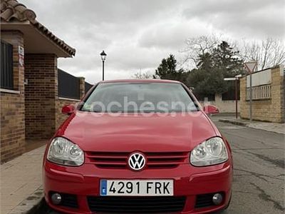 Usado VW Golf V Highline 105 CV (77 kW) 2007 Rojo Berlina