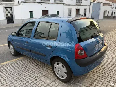 Usado Renault Clio II Expression 75 CV (55 kW) 2003 Azul Berlina