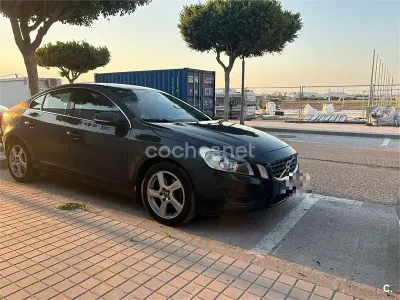 Usado Volvo S60 Momentum 136 CV (100 kW) 2012 Azul Berlina