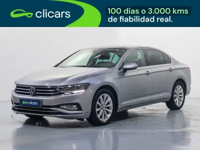 Usado VW Passat Executive 150 CV (110 kW) 2021 Gris / plata Berlina