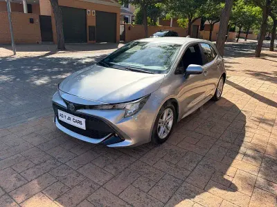 Usado Toyota Corolla Active 122 CV (89 kW) 2022 Gris / plata Berlina
