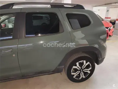 Usado Dacia Duster Journey 100 CV (73 kW) 2023 Gris / plata SUV