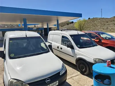 Usado Opel Combo Essentia 75 CV (55 kW) 2011 Blanco Monovolumen