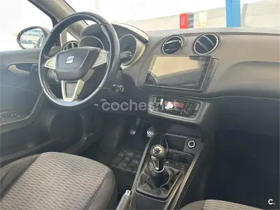 Usado Seat Ibiza Style 105 CV (77 kW) 2011 Granate Berlina