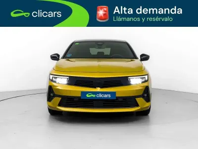 Usado Opel Astra GS Line 131 CV (96 kW) 2022 Amarillo Utilitario