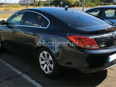 Usado Opel Insignia Edition 160 CV (117 kW) 2010 Negro Berlina