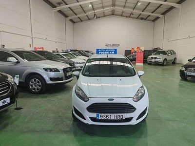 Usado Ford Fiesta Trend 70 CV (51 kW) 2013 Blanco Utilitario