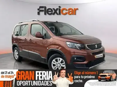 Begagnad Peugeot Rifter Allure 130 HK (95 kW) 2019 Brun Minibuss
