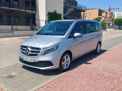 Usado Mercedes V220 Avantgarde 163 CV (119 kW) 2022 Gris / plata Monovolumen
