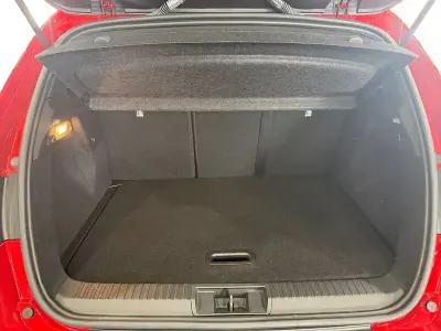 Usado Renault Captur Techno 100 CV (73 kW) 2024 Rojo SUV