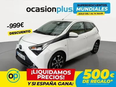 Usado Toyota Aygo X-play 72 CV (52 kW) 2020 Blanco Utilitario