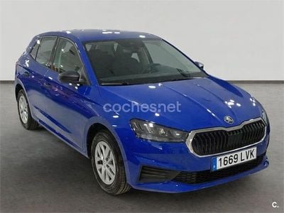 Usado Skoda Fabia Active 80 CV (58 kW) 2021 Azul Berlina