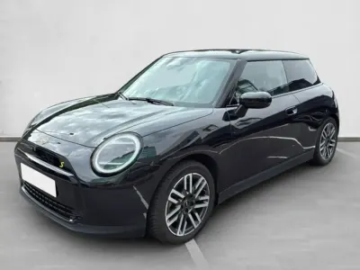 Usado Mini Cooper SE Essential 160 kW (218 CV) 2024 Negro Utilitario