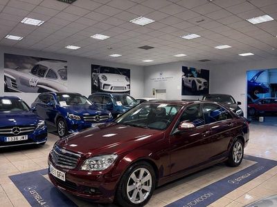 Usado Mercedes C200 Classic 136 CV (100 kW) 2008 Granate Berlina