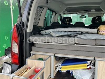 Begagnad Peugeot Partner Tepee Active 110 HK (80 kW) 2016 Röd Minibuss