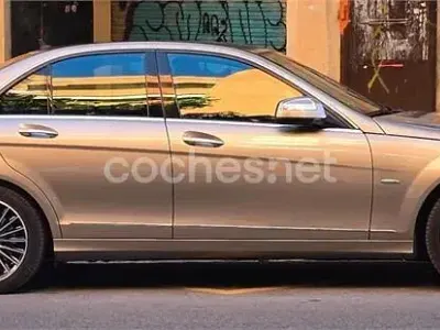 Usado Mercedes C220 Avantgarde 150 CV (110 kW) 2007 Gris / plata Berlina