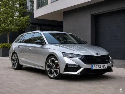 Usado Skoda Octavia RS 245 CV (180 kW) 2022 Gris / plata Familiar