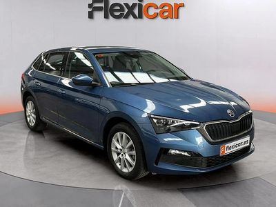 Usado Skoda Scala Ambition 110 CV (80 kW) 2021 Azul Utilitario