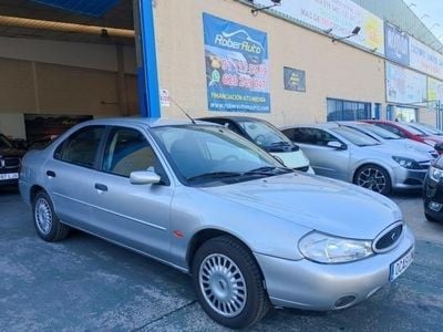 Gris Usado 2000 Ford Mondeo Berlina | 1999 €