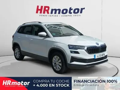 Usado Skoda Karoq Selection 116 CV (85 kW) 2024 Blanco SUV