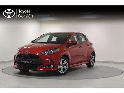 Usado Toyota Yaris Hybrid Active 116 CV (85 kW) 2025 Rojo Utilitario