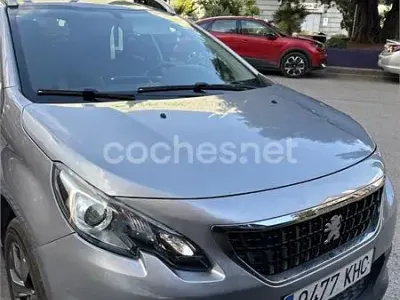 Usado Peugeot 2008 Access 82 CV (60 kW) 2018 Gris / plata SUV