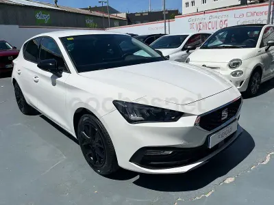 Usado Seat Leon Style 110 CV (80 kW) 2020 Blanco Berlina