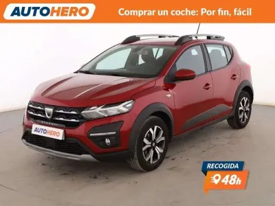Usado Dacia Sandero Comfort 90 CV (66 kW) 2022 Rojo Utilitario