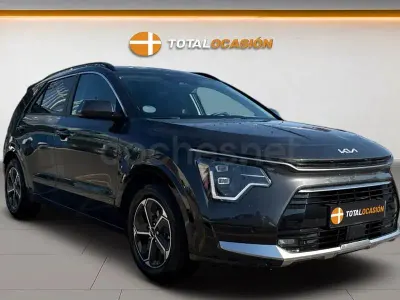 Usado Kia Niro 141 CV (103 kW) 2022 Gris / plata SUV
