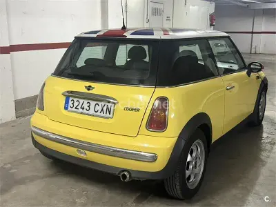 Usado Mini Cooper 115 CV (84 kW) 2004 Amarillo Utilitario