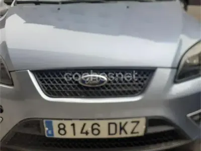 Używany Ford Focus Trend 109 KM (80 kW) 2005 Szary Sedan/Limuzyna