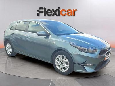 Używany Kia Ceed 101 KM (74 kW) 2022 Zielony Hatchback