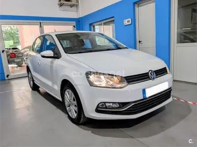 Używany VW Polo 75 KM (55 kW) 2015 Biały Sedan/Limuzyna