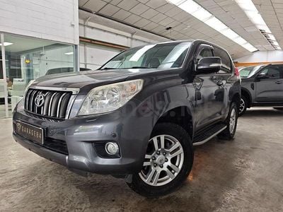 Używany Toyota Land Cruiser 173 KM (127 kW) 2010 Szary SUV