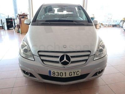 Usado Mercedes B200 140 CV (102 kW) 2011 Gris / plata Monovolumen