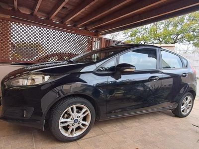 Usado Ford Fiesta Trend 82 CV (60 kW) 2015 Negro