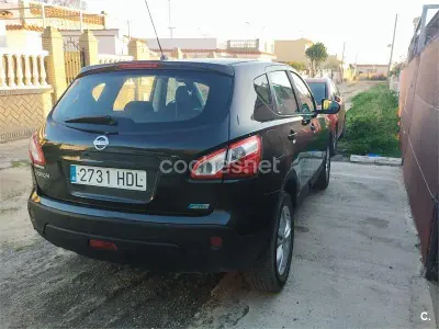Usado Nissan Qashqai Acenta 106 HP (77 kW) 2011 Preto SUV
