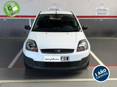 Usado Ford Fiesta Ambiente 69 CV (50 kW) 2007 Blanco Utilitario