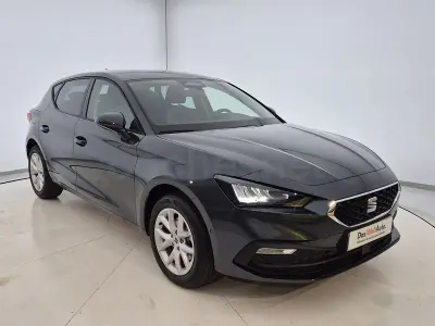 Usado Seat Leon Style 130 CV (95 kW) 2022 Gris / plata Berlina