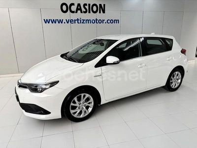 Usado Toyota Auris Hybrid Active 136 CV (100 kW) 2018 Blanco Berlina