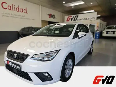 Usado Seat Ibiza Style Plus 110 CV (80 kW) 2022 Blanco Utilitario