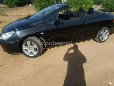 Usado Peugeot 307 CC 138 CV (101 kW) 2005 Negro Descapotable