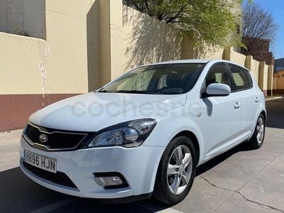 Usado Kia Ceed Plus 105 CV (77 kW) 2012 Blanco Utilitario