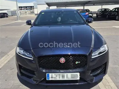 Usado Jaguar XF R-Sport 180 CV (132 kW) 2018 Azul Berlina