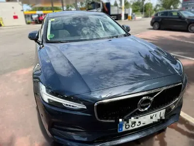 Usado Volvo S90 Momentum 190 CV (139 kW) 2018 Azul Berlina