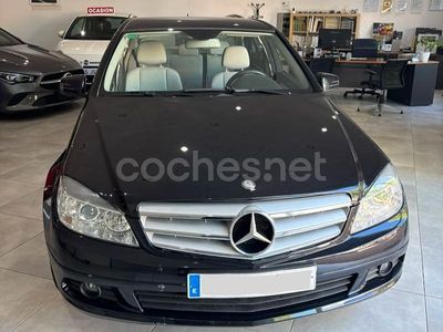 Usado Mercedes C200 136 CV (100 kW) 2010 Negro Familiar