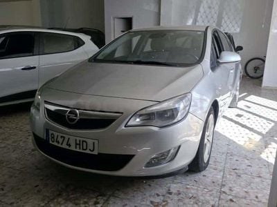 Usado Opel Astra Selective 130 CV (95 kW) 2012 Gris / plata Berlina