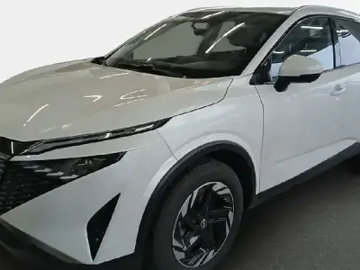 Usado Nissan Qashqai N-Connecta 158 CV (116 kW) 2025 Sapporo white (sólido) SUV