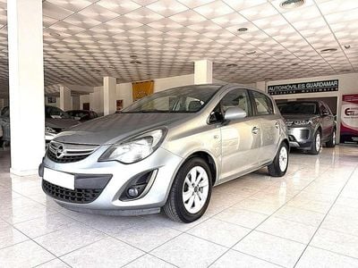 Usado Opel Corsa Selective 75 CV (55 kW) 2014 Plateado Utilitario