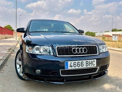 Usado Audi A4 115 CV (84 kW) 2001 Azul Berlina